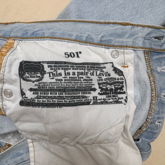 SOLD - Levi's 501 Vintage Classic Light Wash Straight Leg Jeans | W28 - L30 - Picture 11 of 12
